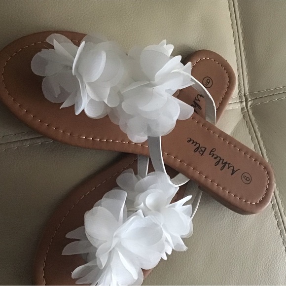 NW SLIDE-SANDALS - Picture 1 of 4